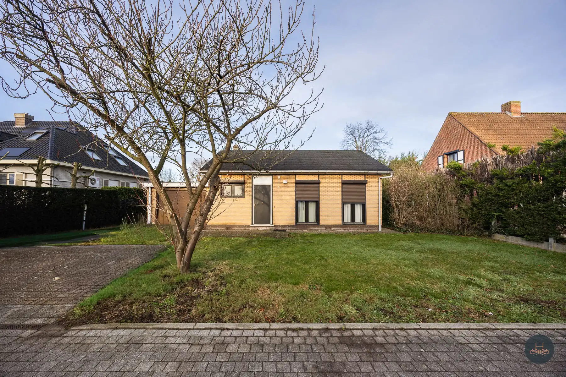 Gelijkvloerse open bebouwing op 8 are met grote tuin foto 2