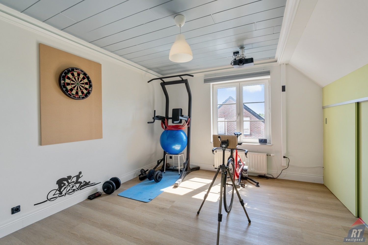 Prachtige, instapklare gezinswoning met topvoorzieningen en 4-5 slaapkamers foto 21