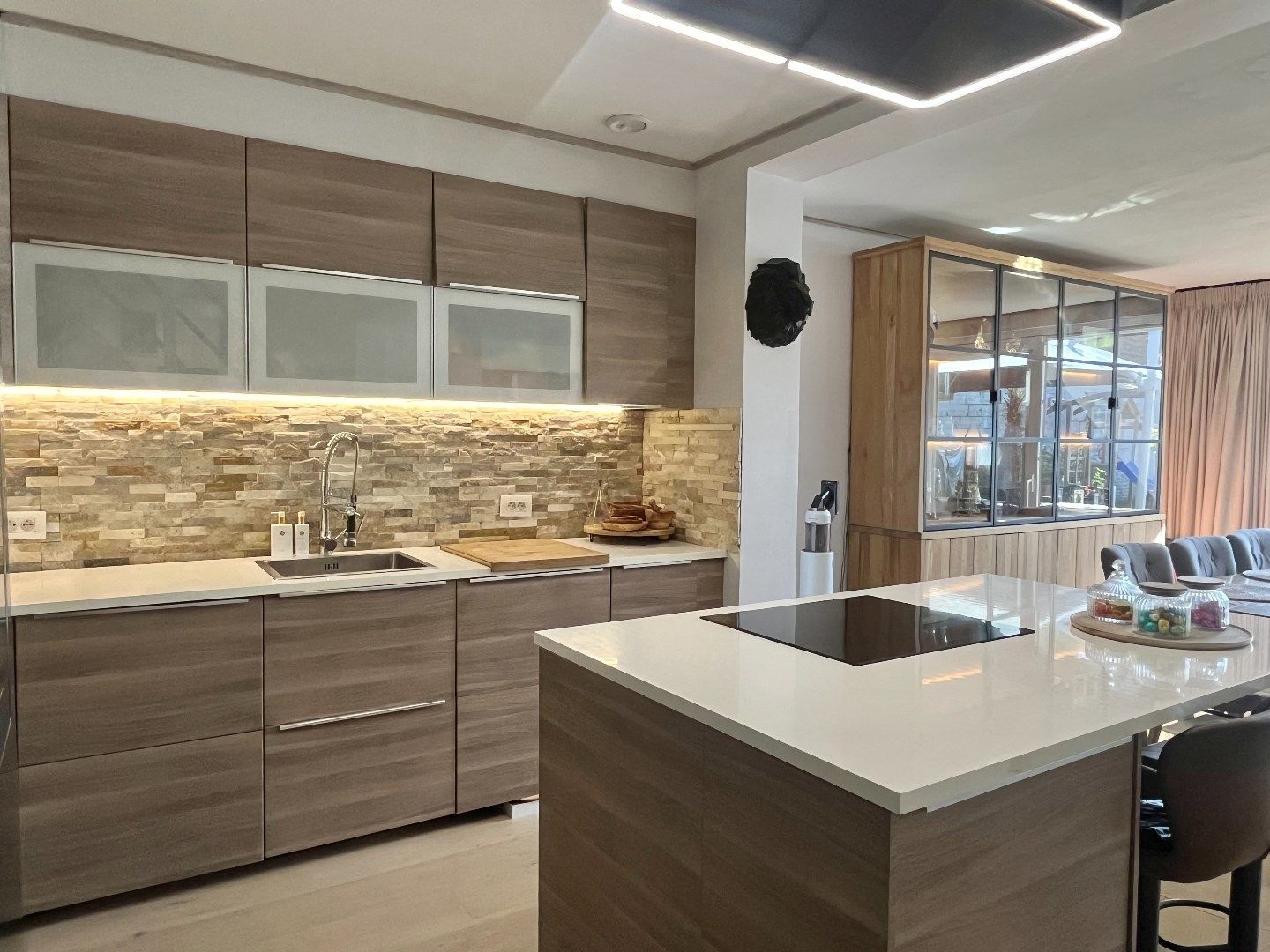 Ontdek deze instapklare en energiezuinige woning in een rustige buurt van Kuurne. foto 7