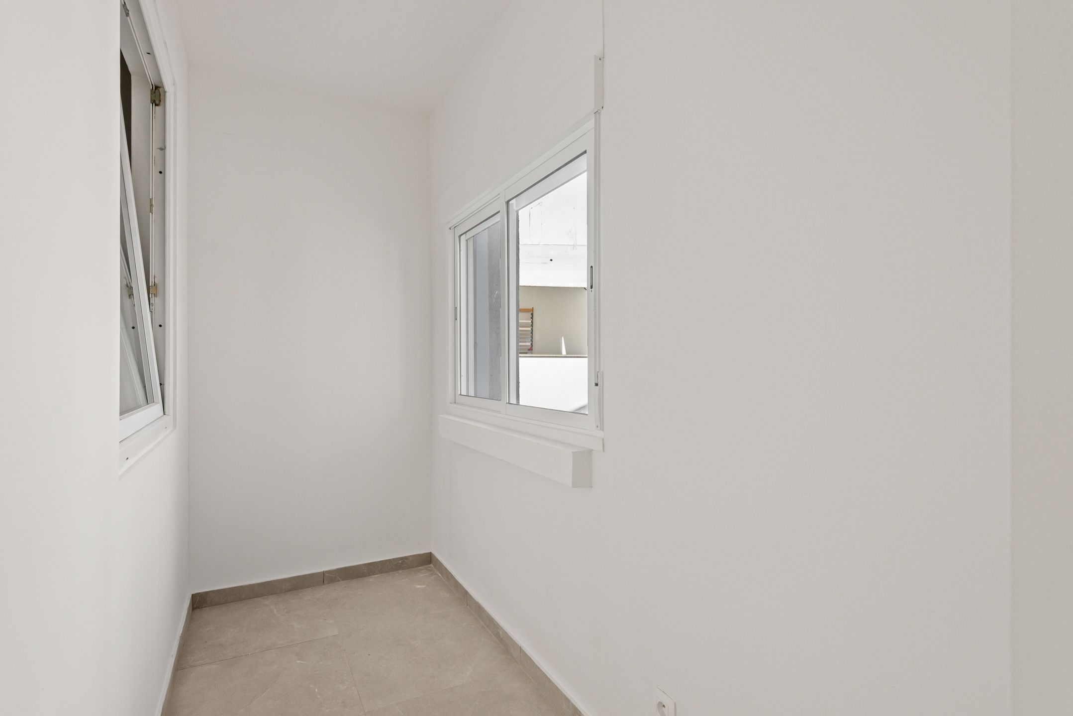 Volledig gerenoveerd 1 slaapkamer appartement met inpandig terras, hoogwaardige materialen en veel lichtinval! foto 5