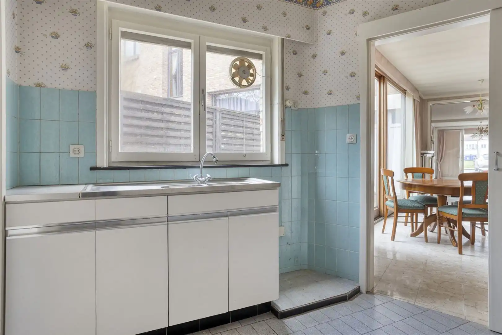 Te renoveren woning gelegen aan het plein in Kaprijke ! foto 7