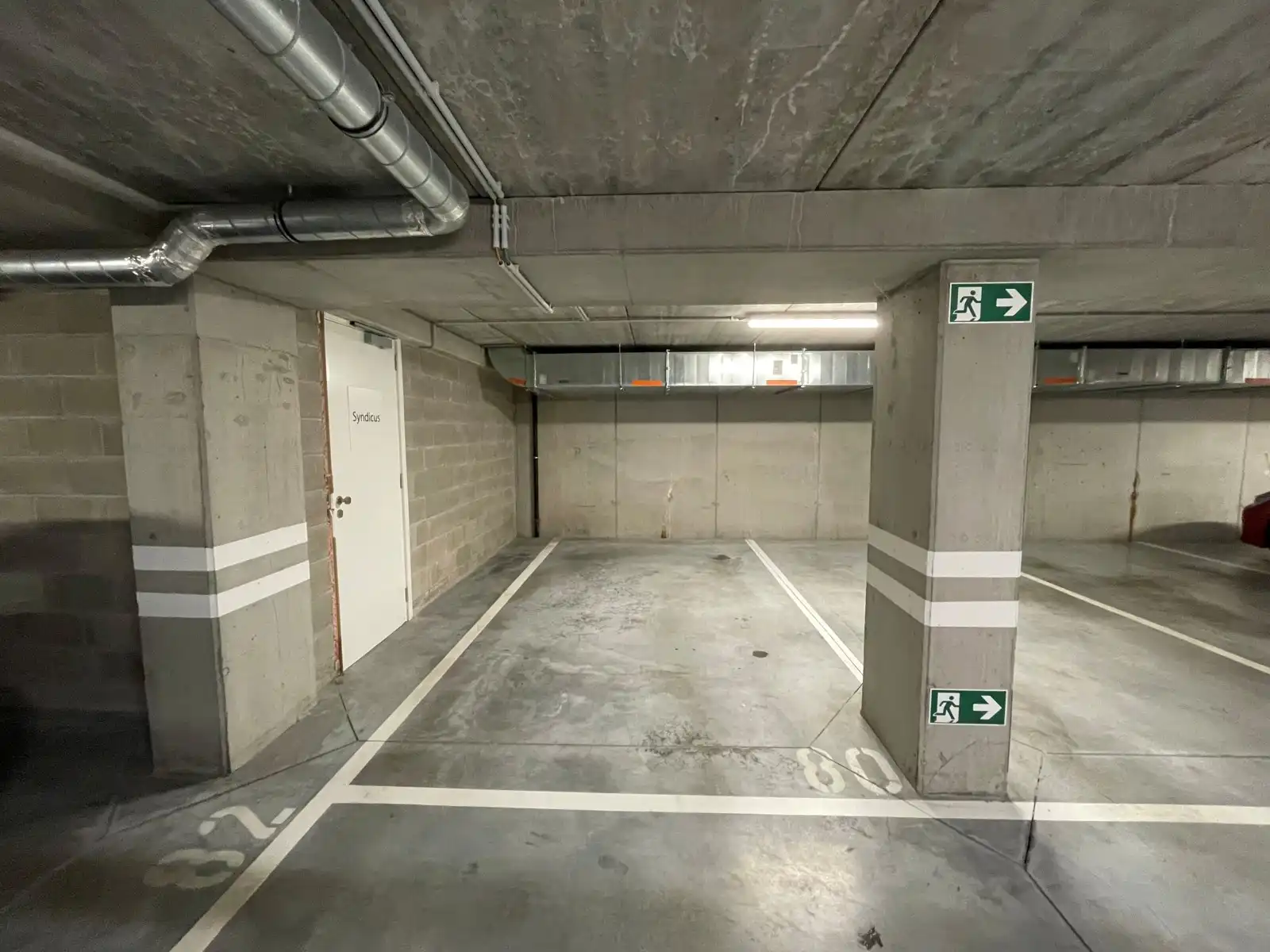 Ondergrondse parkig foto {{pictureIndex}}