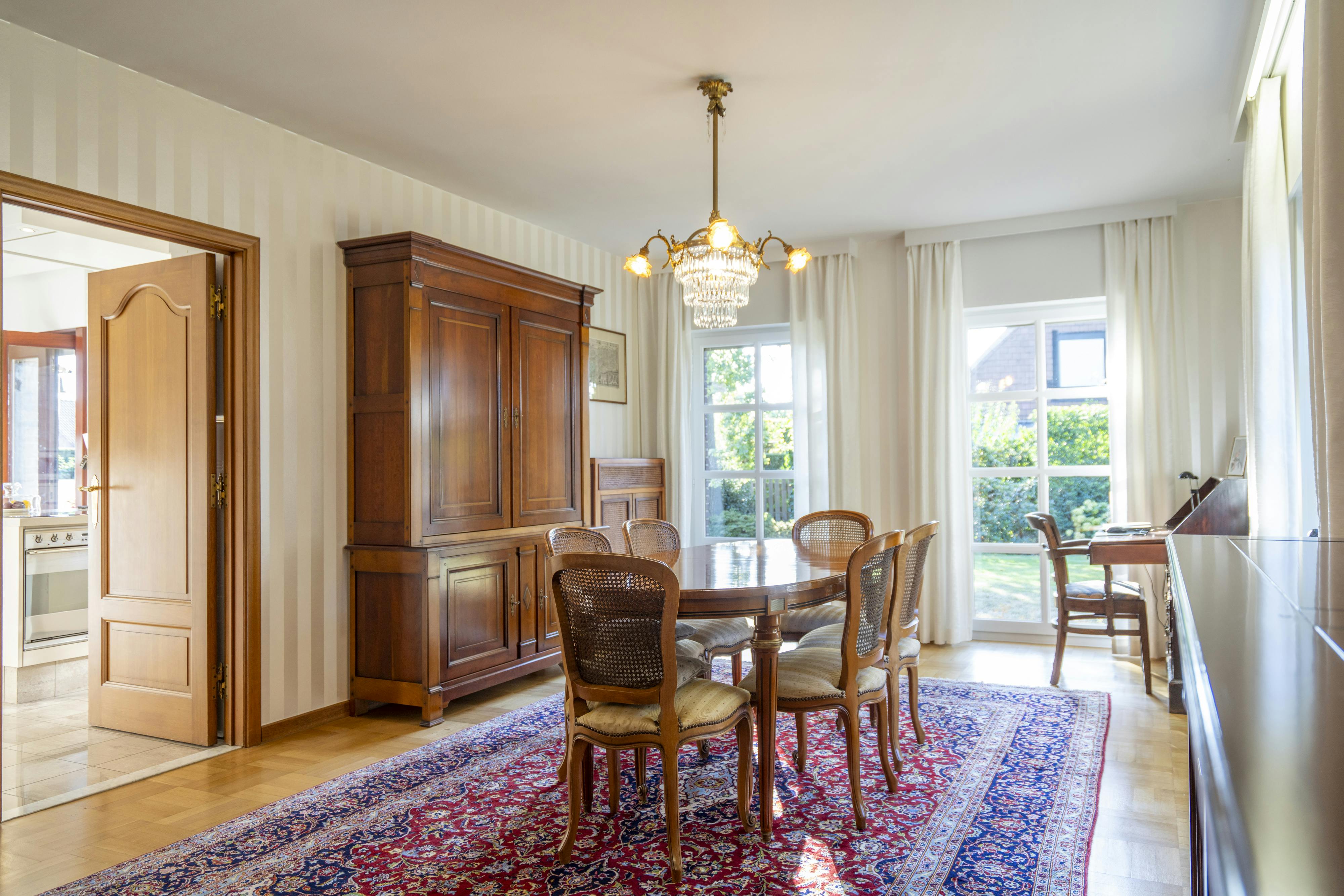 Unieke villa te koop op een rustige ligging in Harelbeke!  foto 9