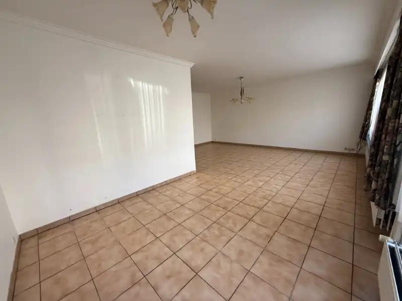 Gelijkvloers appartement met 2 slaapkamers en garage foto 3