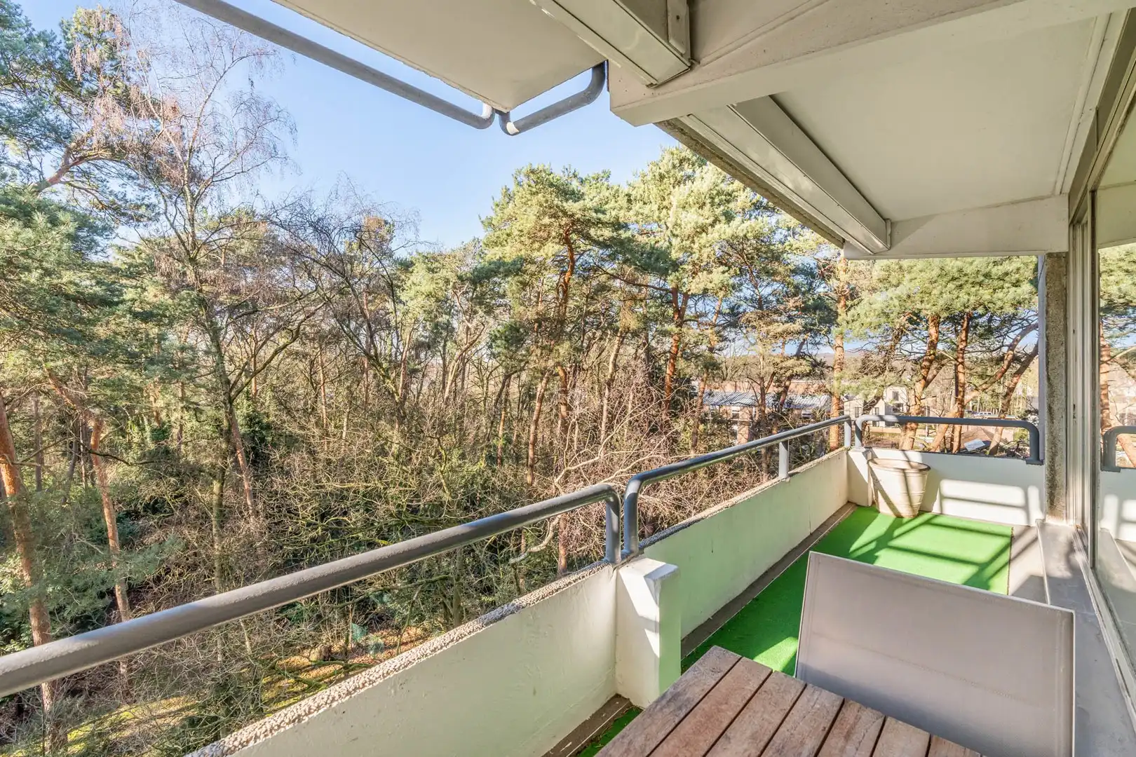 Ruim en lichtrijk appartement met 3 slaapkamers, balkons, garage en berging in Genk foto 14