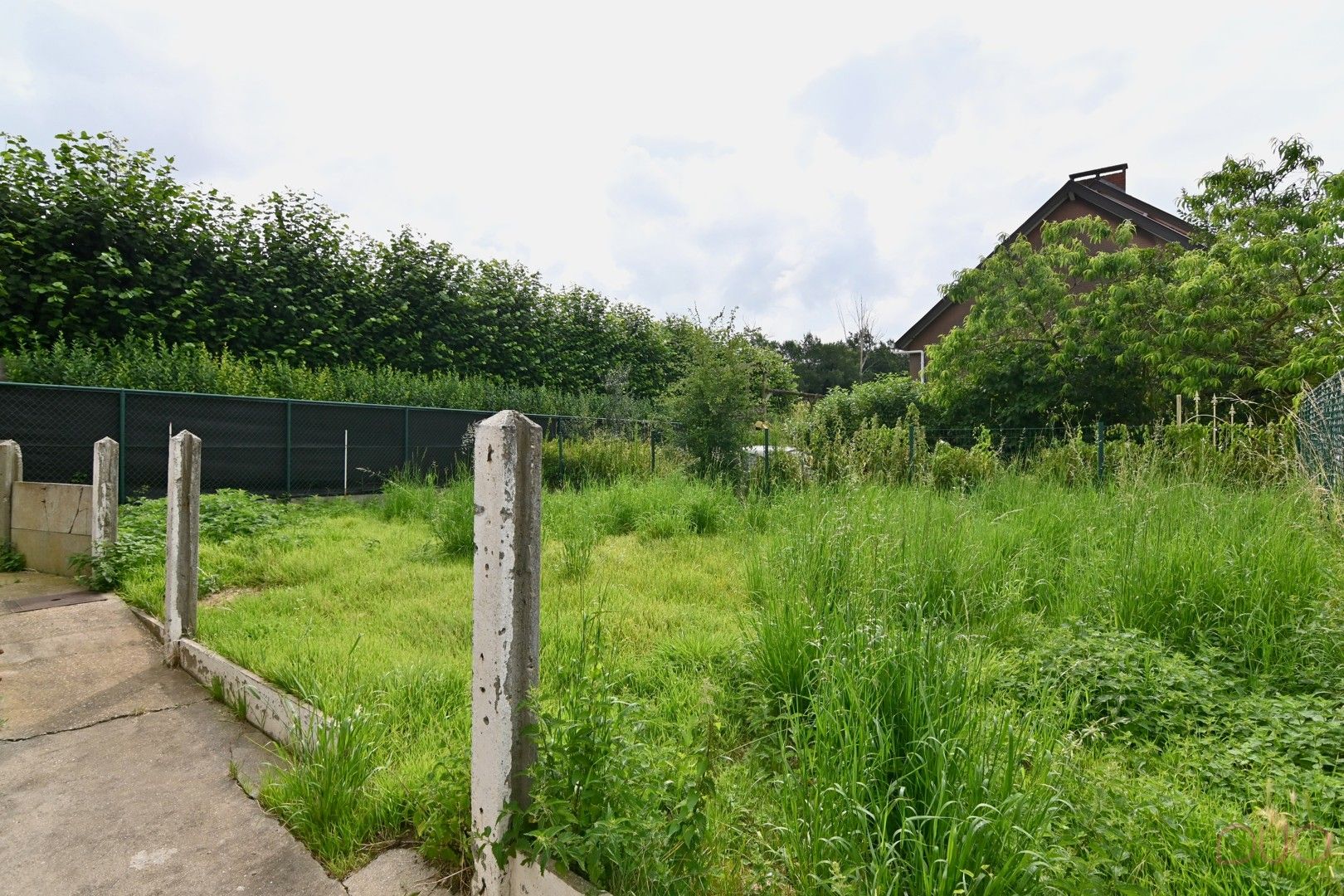 Hoevewoning met 3 slaapkamers en 2 garages, met zuidoost gerichte tuin foto 2