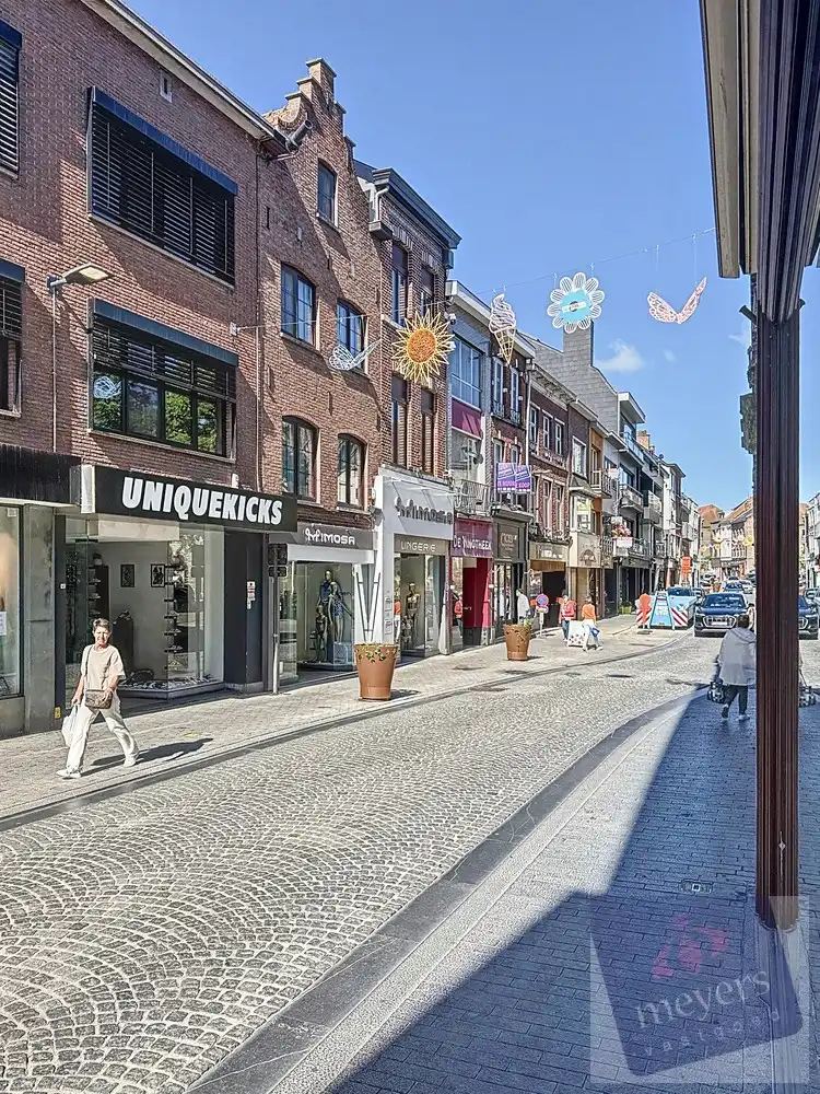 Handelspand met woonst op centrale ligging in Sint-Truiden foto 2