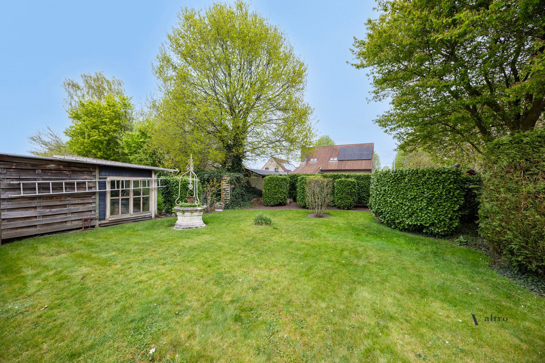 Deels gerenoveerde woning in het groene Bellem foto 19