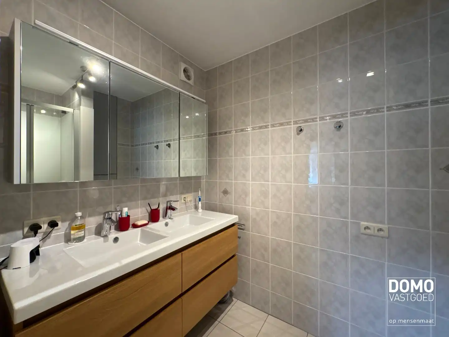 Ruim appartement van 121 m² met drie slaapkamers, twee terrassen en privatieve garagebox op toplocatie in Hasselt foto 12