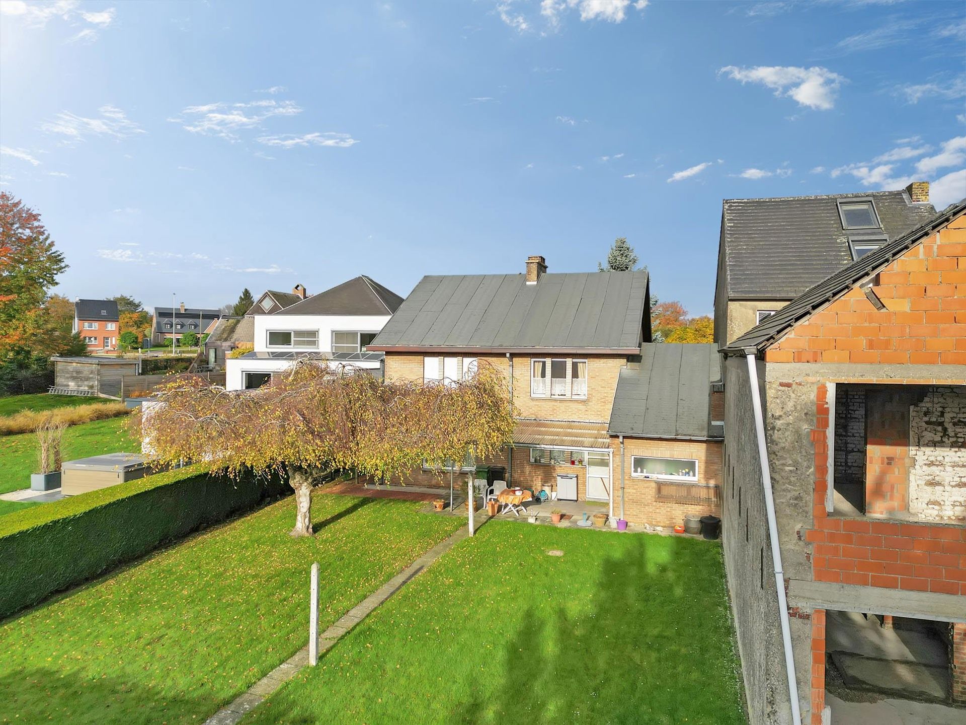 Solide te renoveren HOB met 4 slpks, garage en tuin foto 23