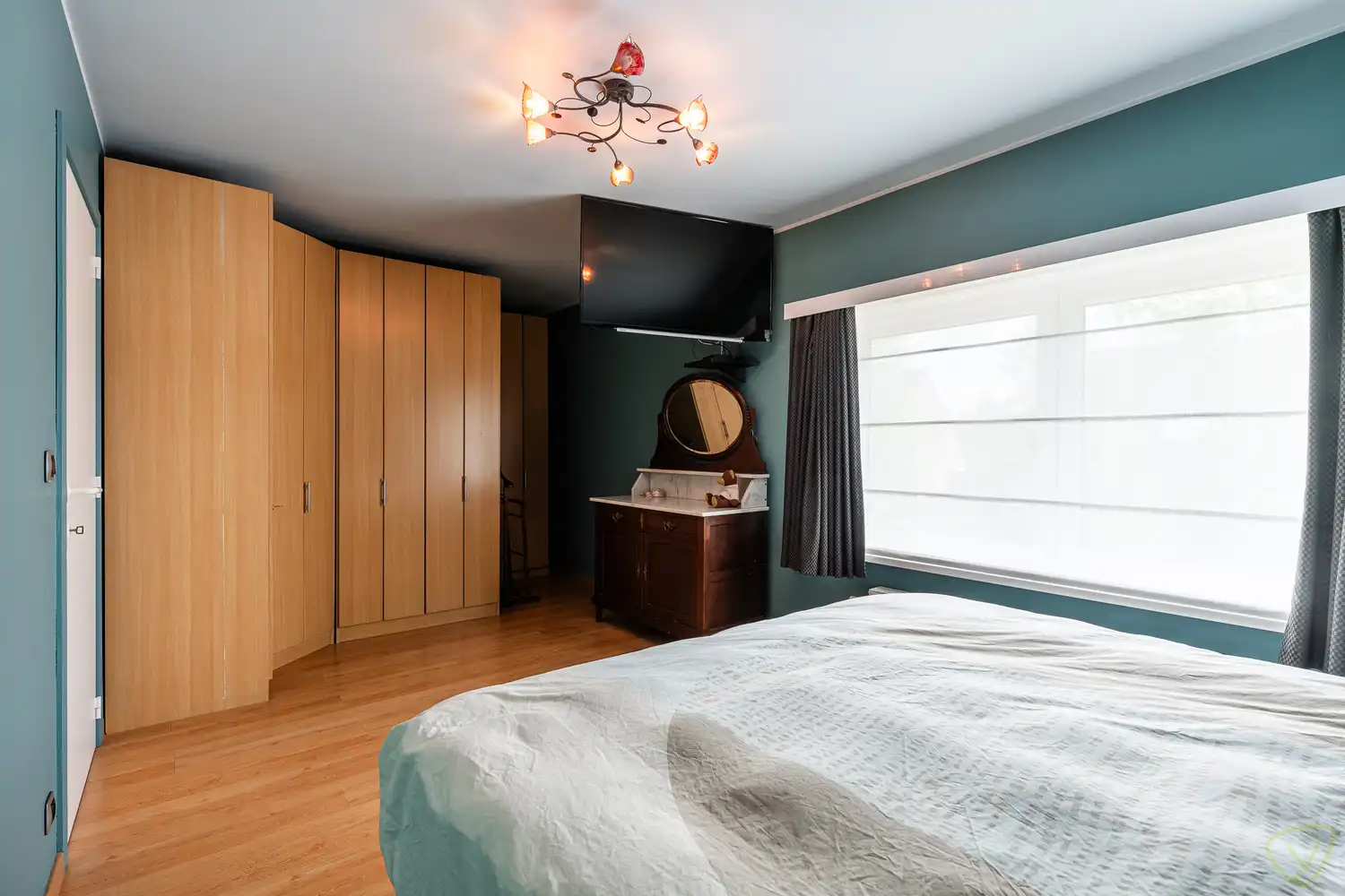 Lichtrijke instpaklare woning te Wondelgem in een residentiële omgeving. foto 16