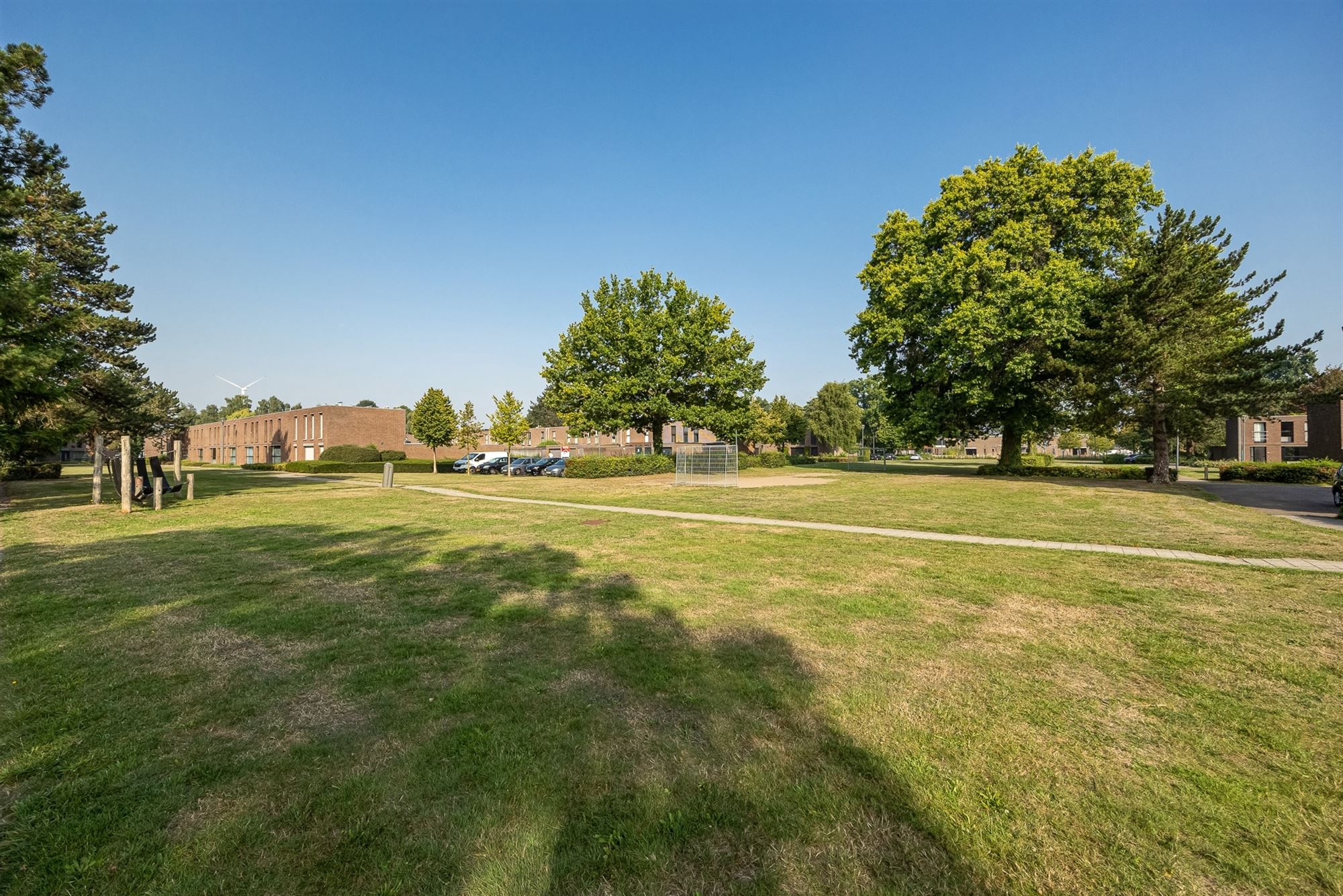 Halfopen gezinswoning met 4 slaapkamers foto 26