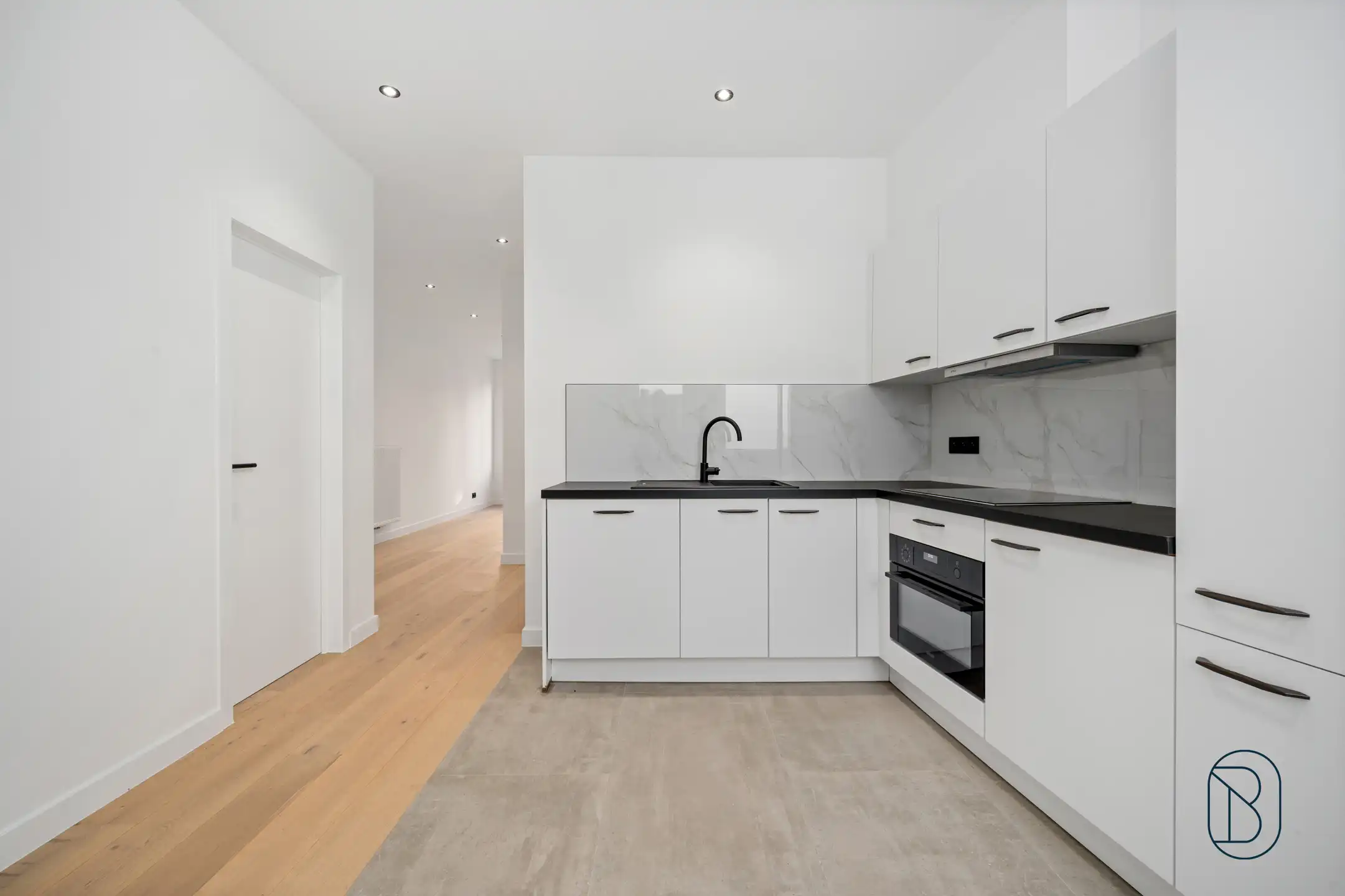 Gerenoveerd appartement met stadstuin en garage in Wevelgem foto 5