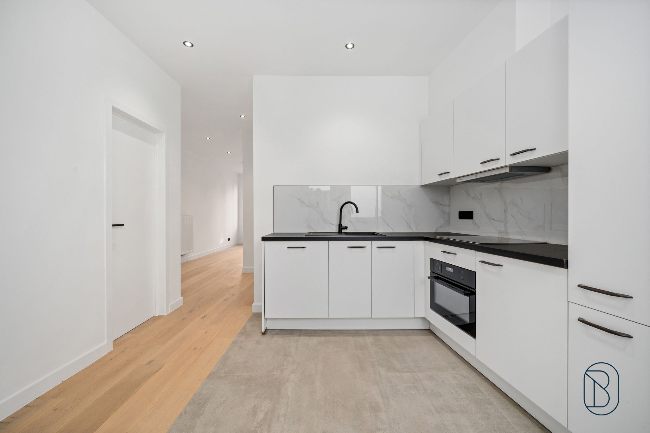 Gerenoveerd appartement met stadstuin en garage in Wevelgem foto 5