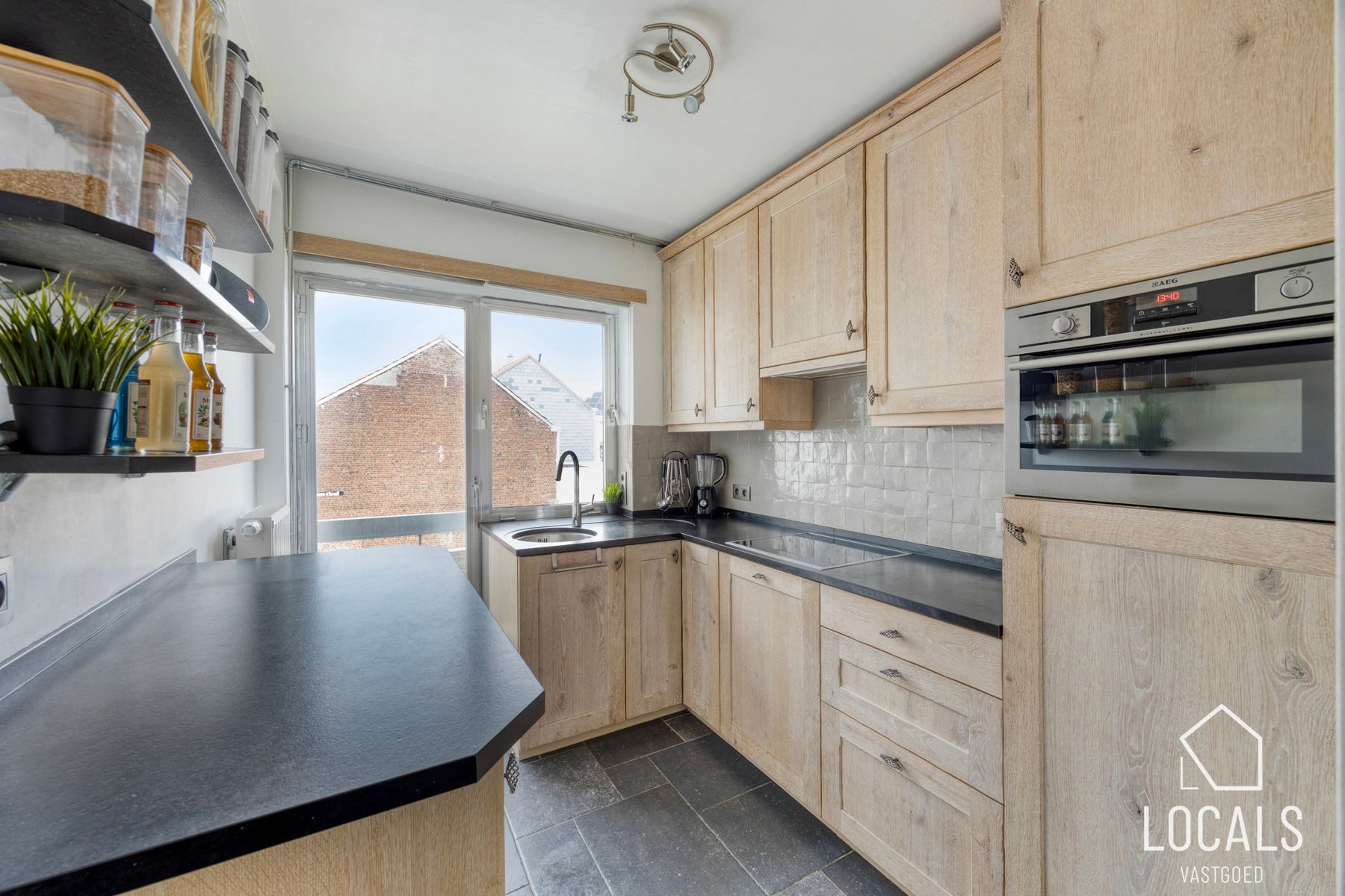 Mooi gerenoveerd appartement met 3 terrassen op toplocatie! foto 3