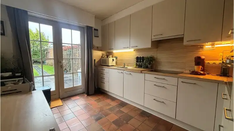 Comfortabele 3-slaapkamerwoning met GARAGE en TUIN te koop in Assebroek Brugge foto 7