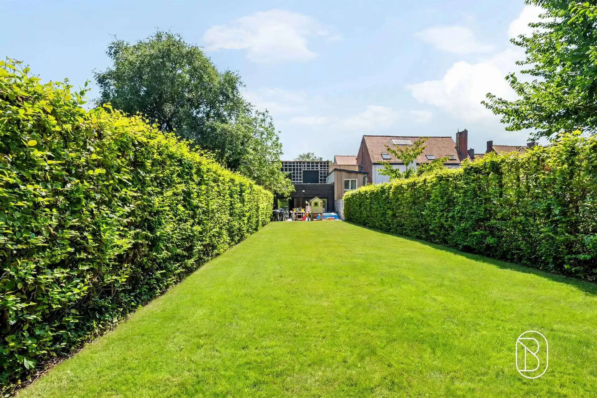 Ruime gezinswoning met 4 slpk, garage en zonnige tuin foto 2