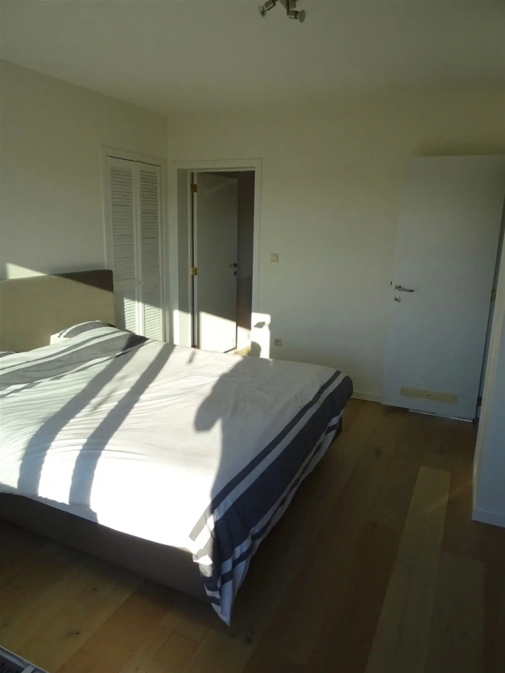 Prachtig dakappartement met 2 slaapkamers en heel groot terras. foto 7