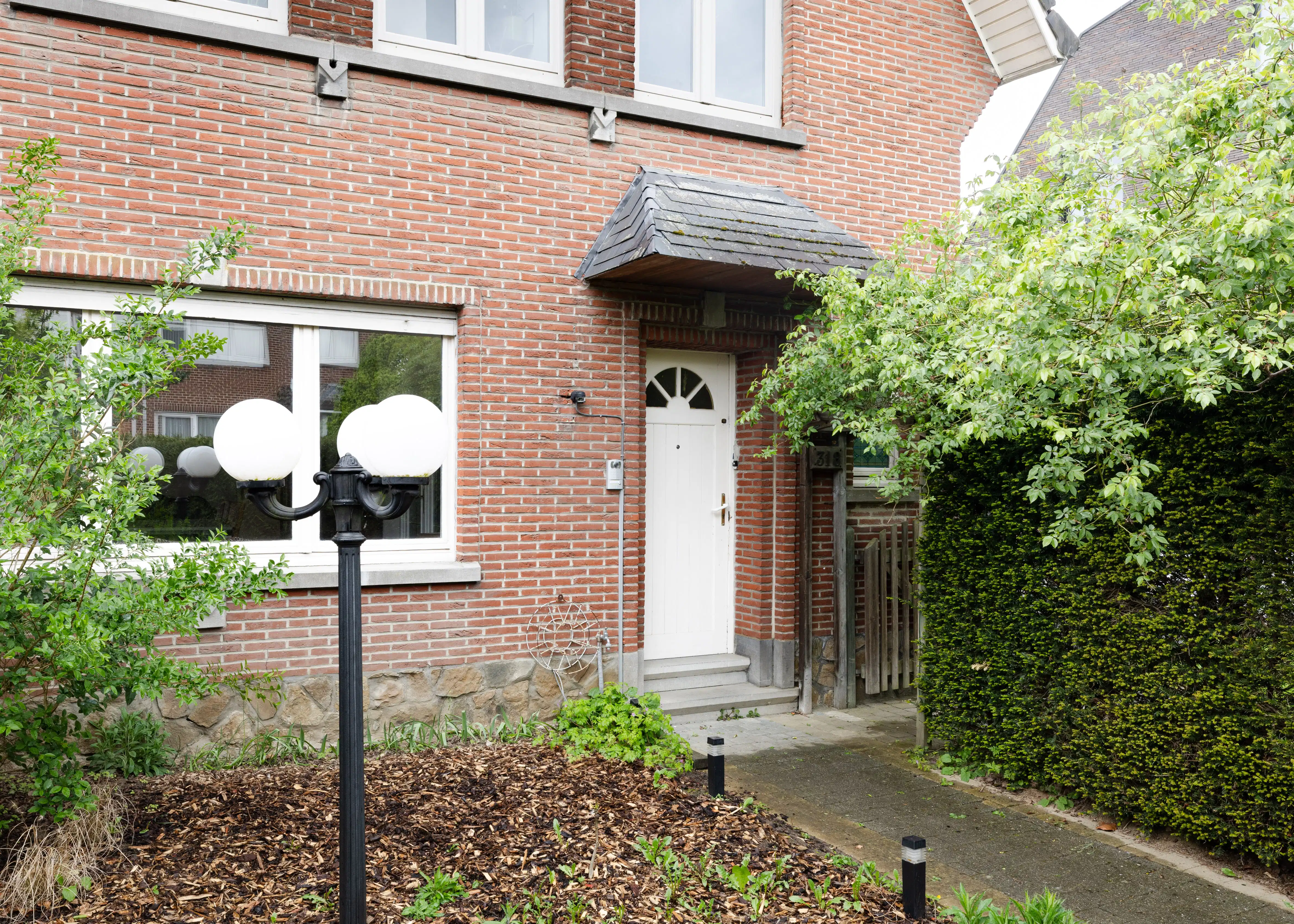 5 woonentiteiten en loods foto 2