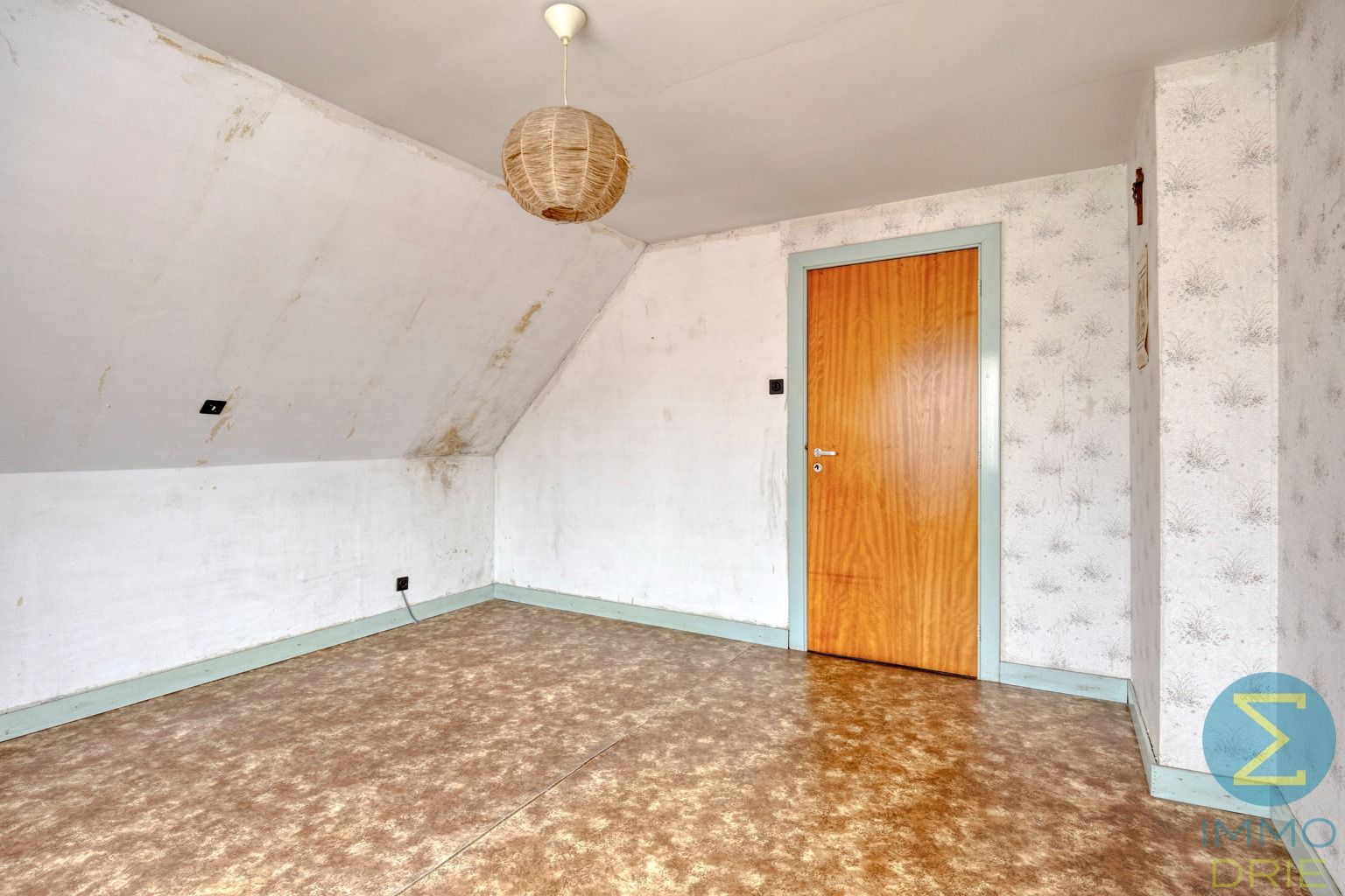 Rustig gelegen te renoveren woning met 3 slpks op 855 m² foto 19