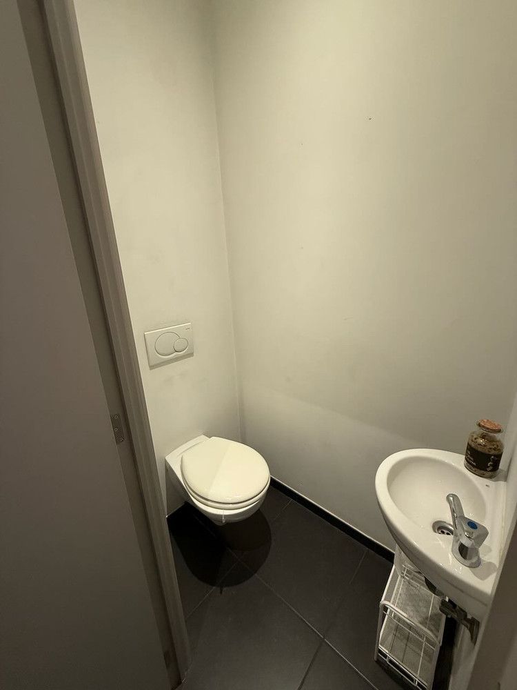 In het hart van Antwerpen, maar toch in een rustige straat, bevindt zich dit appartement foto 13
