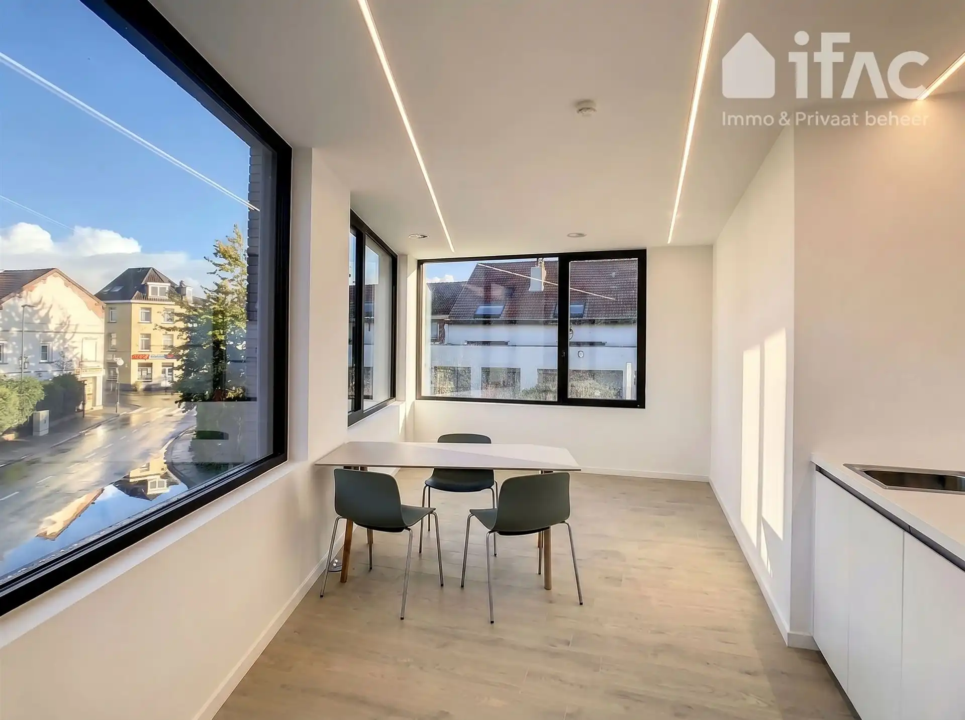 Moderne praktijkruimtes in modern en lichtrijk gebouw foto 21