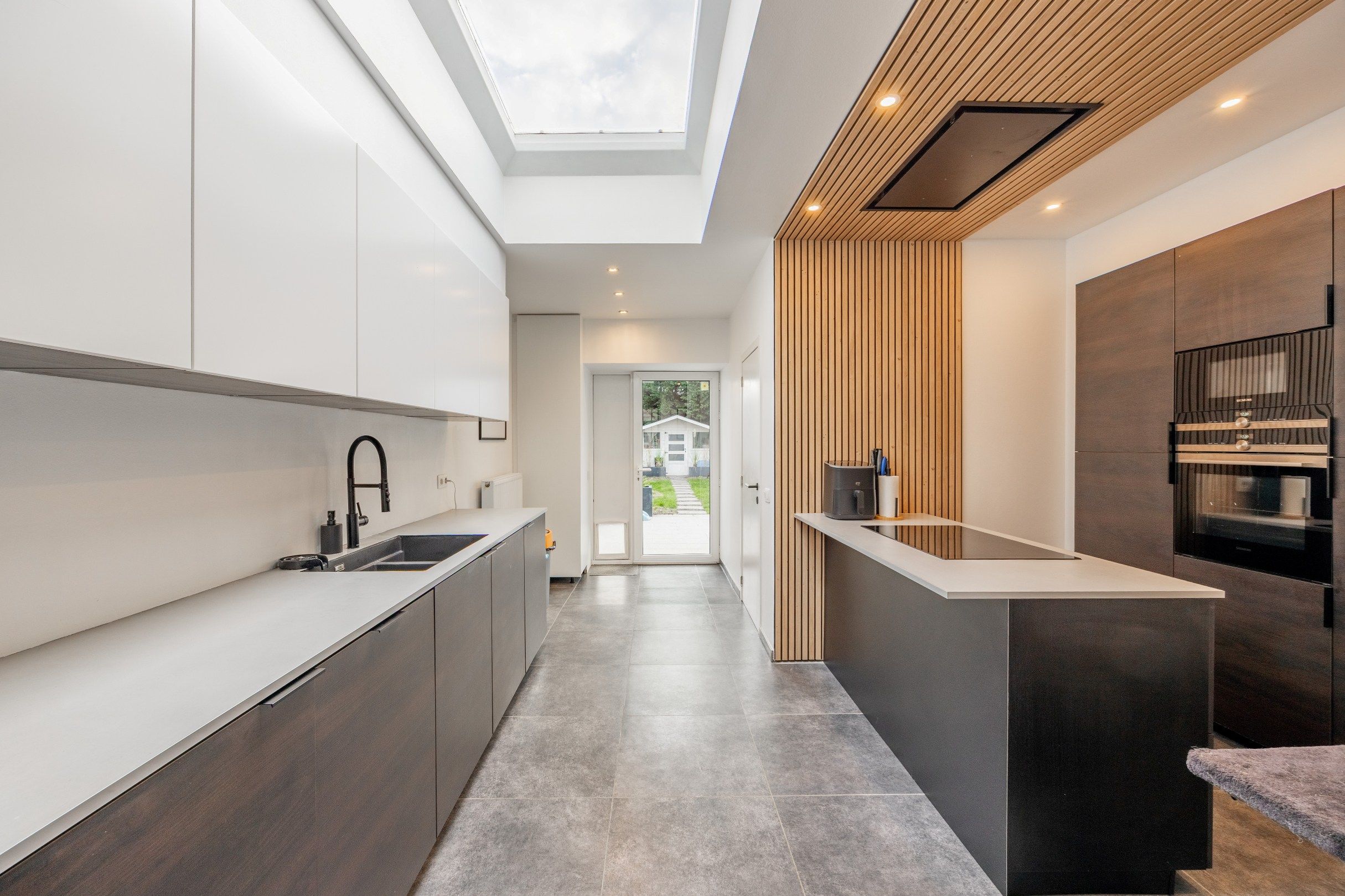 GERENOVEERDE RIJWONING MET TUIN foto 5