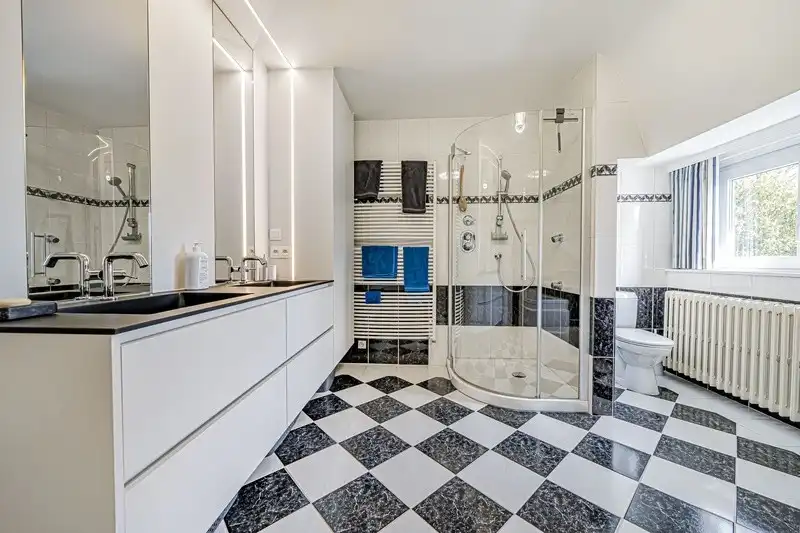 Karaktervolle, statige villawoning met 3 à 4 slpks en royale tuin foto 25