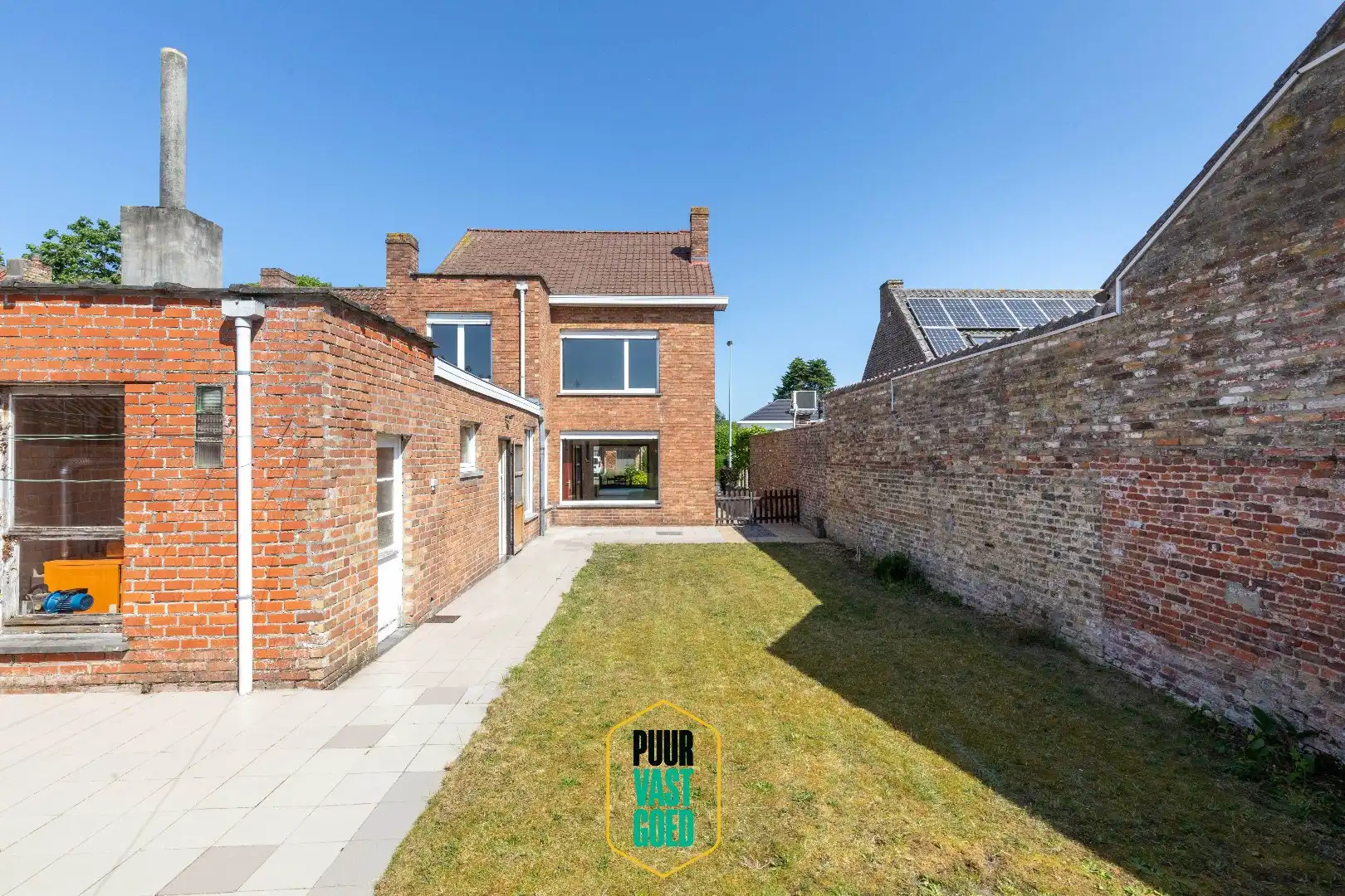 Degelijk halfopen woonhuis  met aparte boei en zuidgerichte tuin, op 534 m² grond foto 4