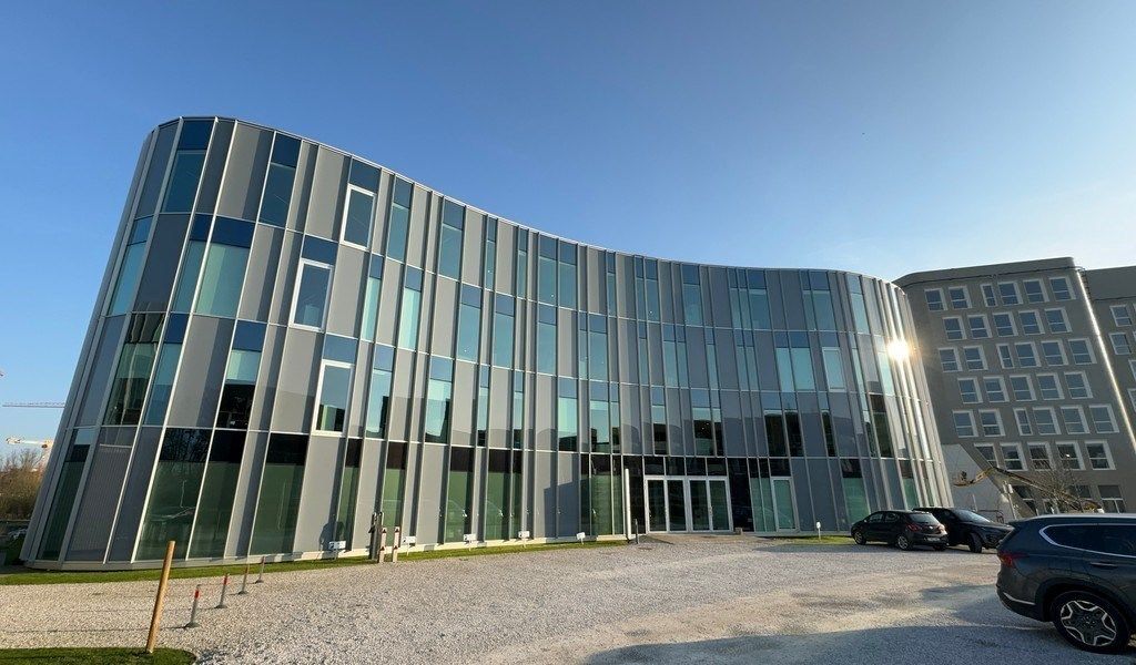 High-end gemeubelde kantoren te koop op The Loop in Gent foto {{pictureIndex}}