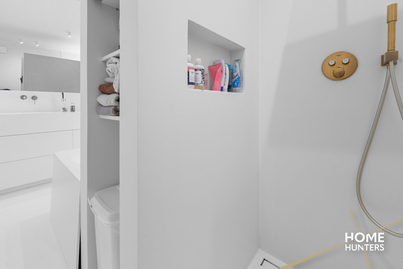 Riante villa in Zonnebeke op 8.374 m² met praktijkruimte, zwembad en volledige kelder foto 45