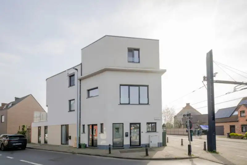 Gerenoveerde woning voor combinatie wonen/werken foto 19