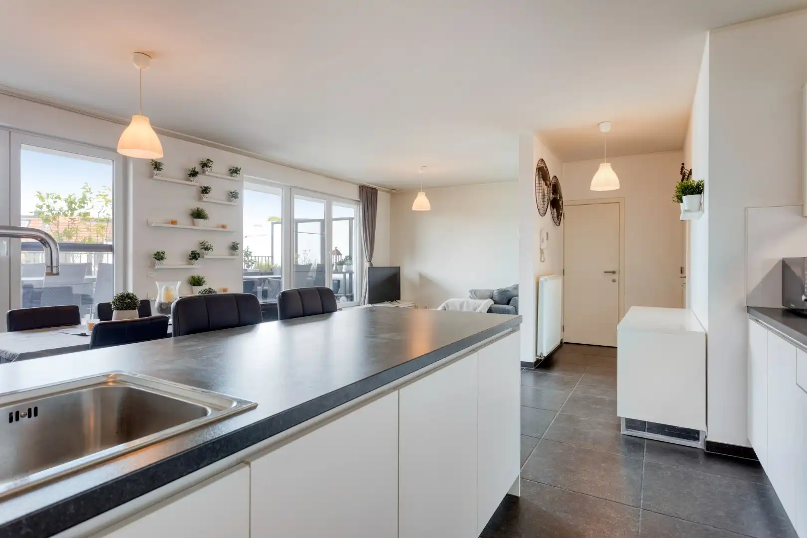 Instapklaar 1 slpk appartement met terras en garage foto 10