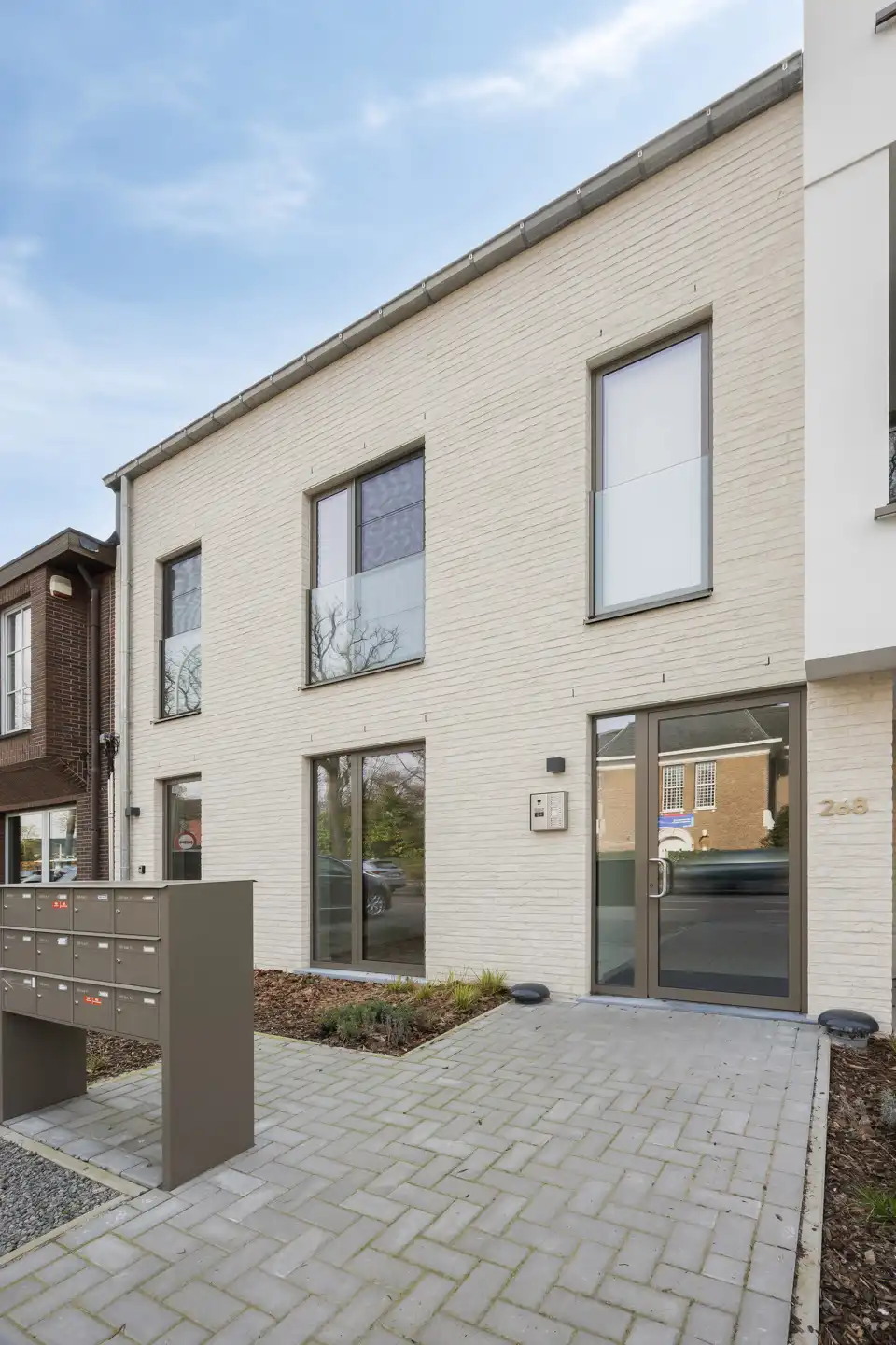 Stijlvol gelijkvloers appartement met tuin foto 3