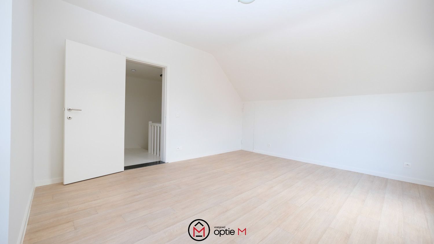 RUIM APPARTEMENT MET 3 SLAAPKAMERS, TERRAS EN GARAGEBOX foto 16