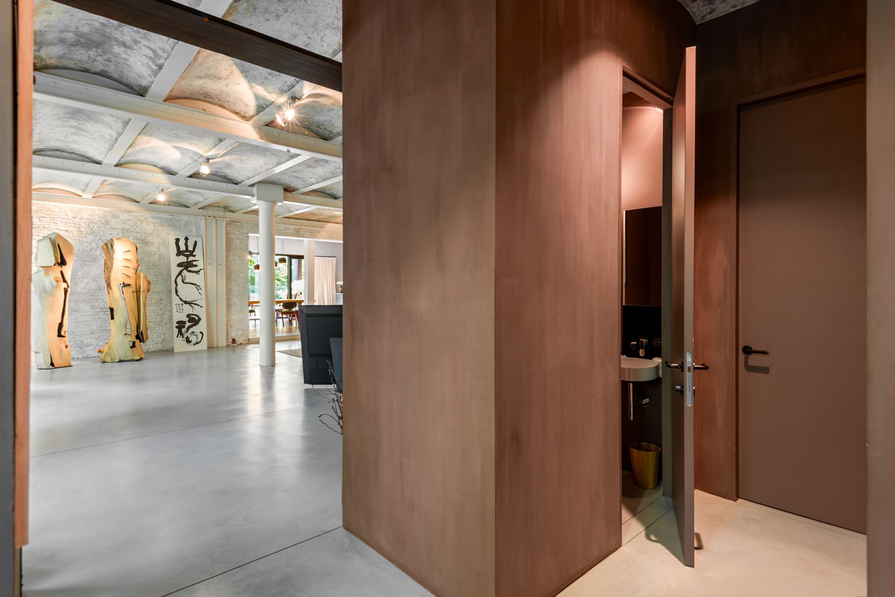  Exclusieve loft van 240 m² in Axel Vervoordt Kanaalproject. foto 16