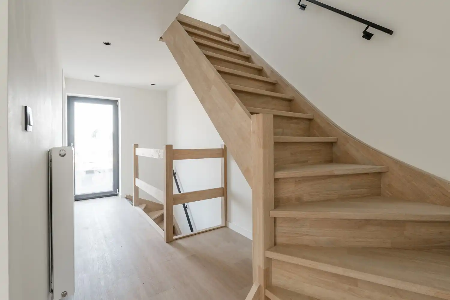 Ruime halfopen woning met 4 slaapkamers, ideaal gelegen aan de Steenweg op Kleine Brogel in Kaulille! foto 18