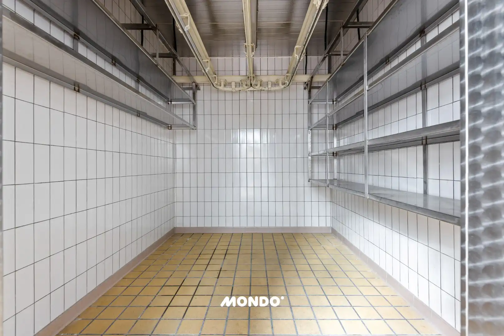 Veelzijdig handelspand met twee duplex appartementen in hartje Willebroek — uitstekende commerciële ligging. foto 15