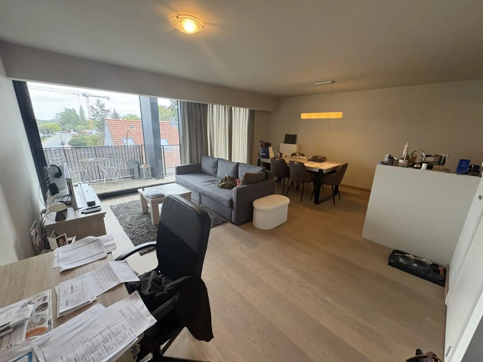 Instapklaar appartement met 2 slaapkamers, garage en 2 terrassen in hartje Waregem! foto 3