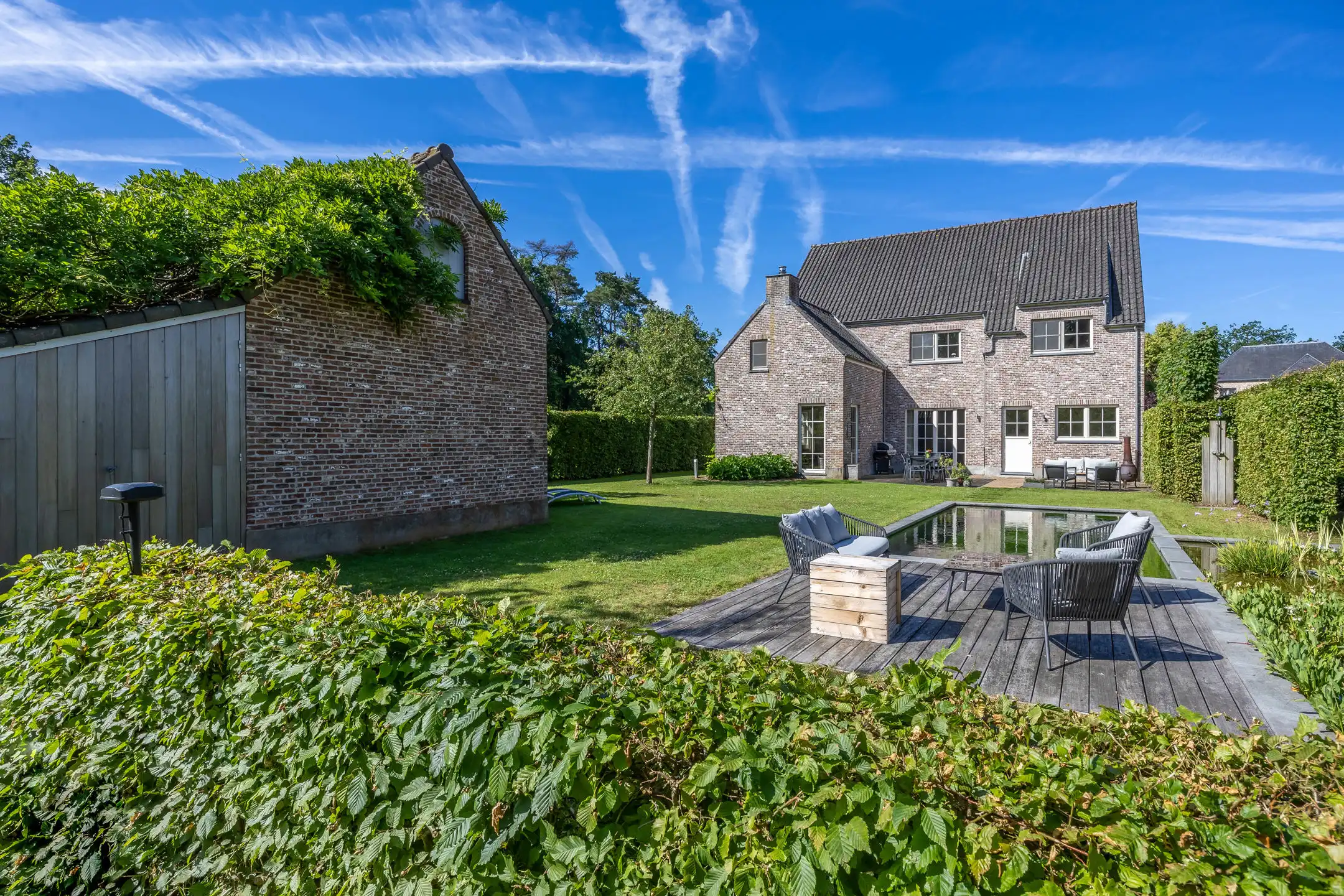 Rustig gelegen villa met prachtige tuin en zwemvijver foto 43