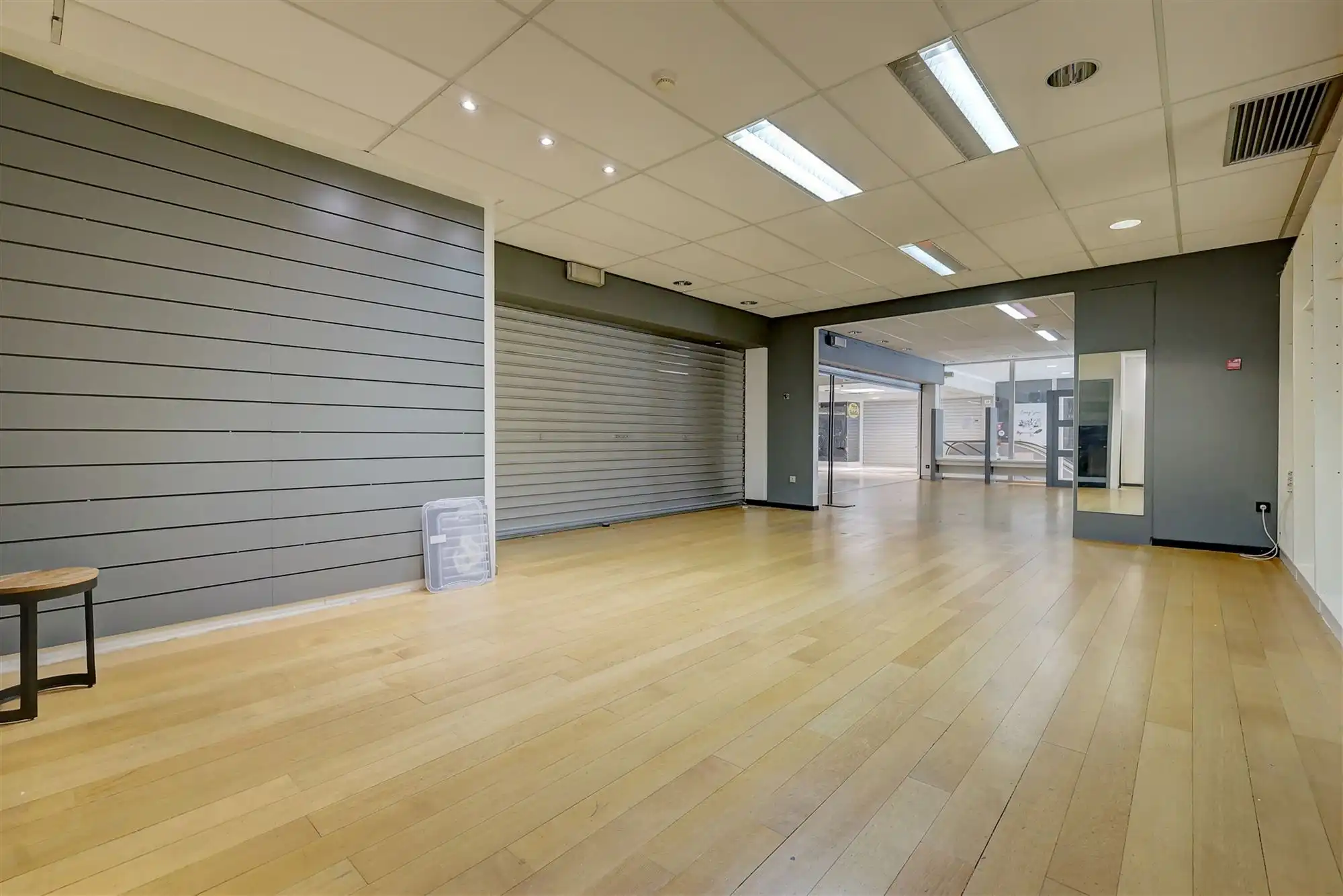 Ruim handelspand op een commerciële locatie op de Bist in Wilrijk foto 5