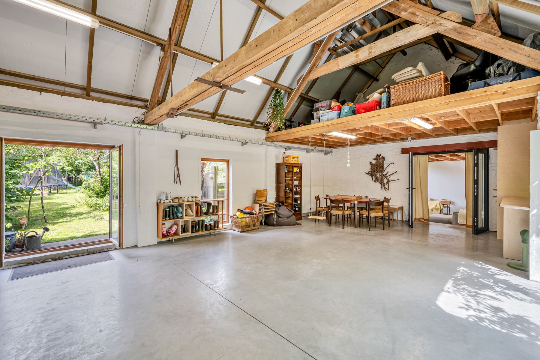 Architecturaal verbouwde hoeve met binnenkoer foto 10