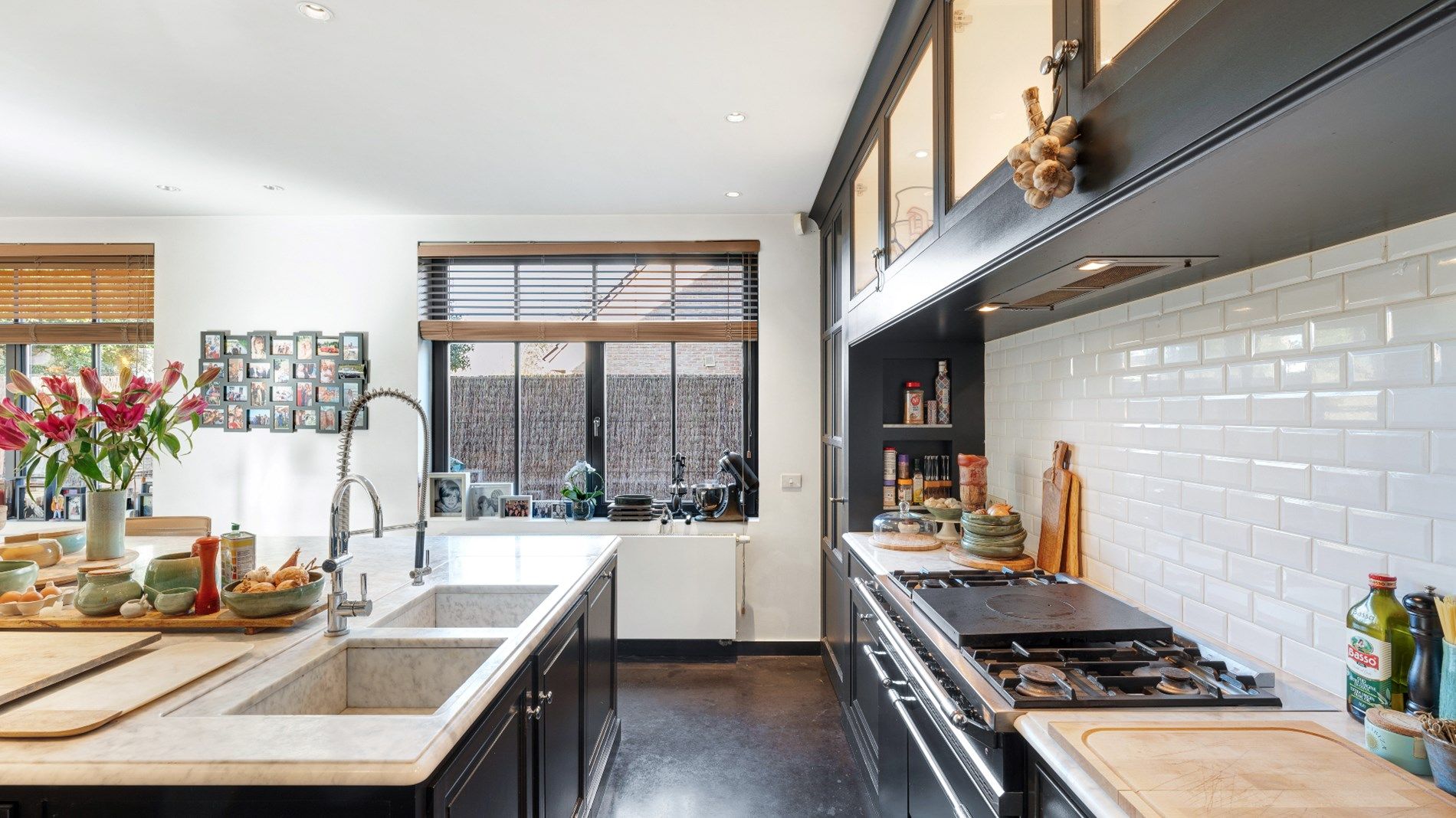 Luxueus afgewerkte villa met  buitenzwembad. foto 9
