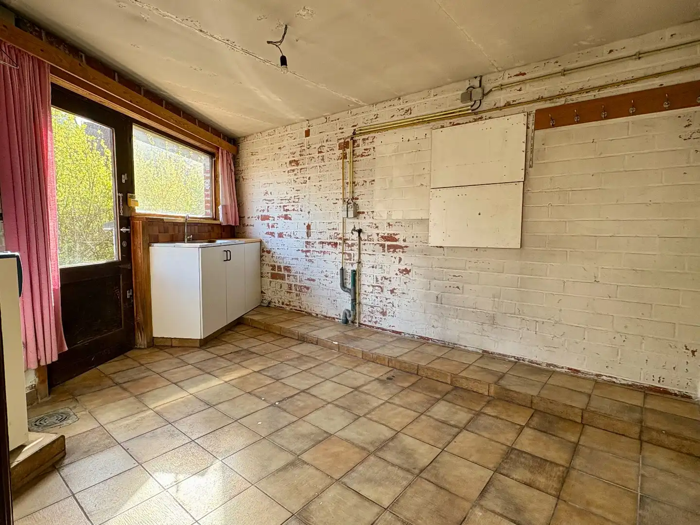 Te renoveren woning met 233m², garage, tuin en vele slaapkamers. foto 10