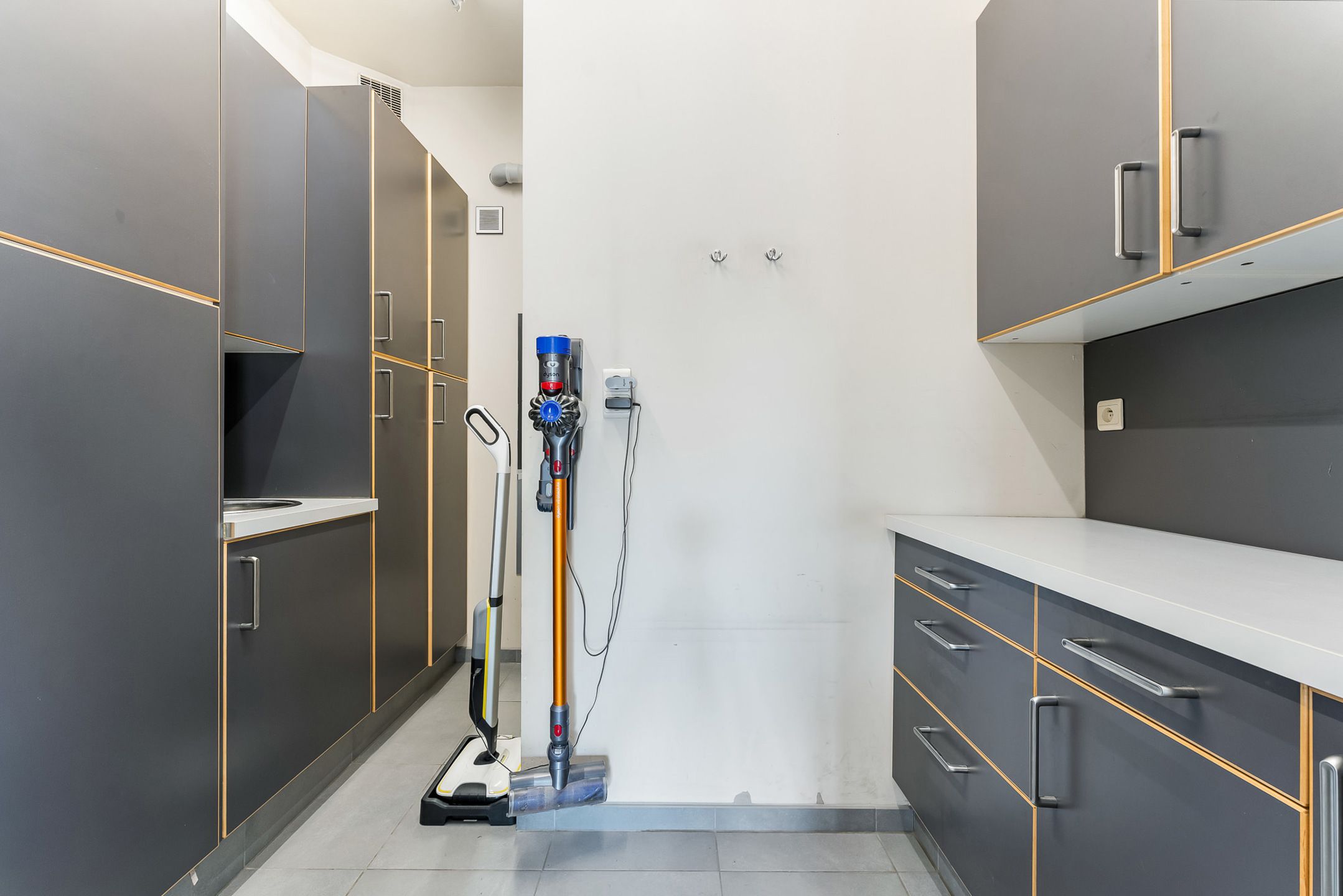 Exclusieve woning met zwembad en elegante tuin foto 16