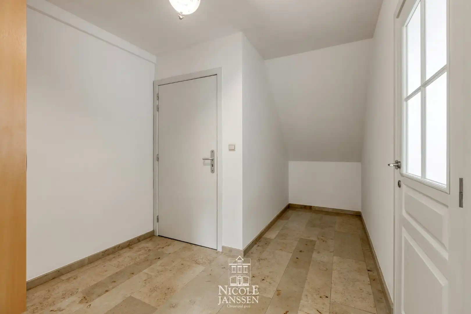 Zeer ruim appartement foto 4