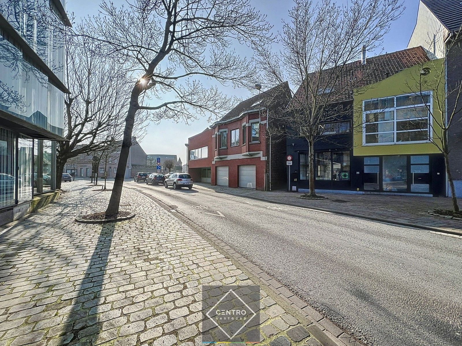 Gelijkvloerse kantoor/praktijkruimte én triplex appartement (met aparte toegangen) op het Kerkplein van Rumbeke! foto 11