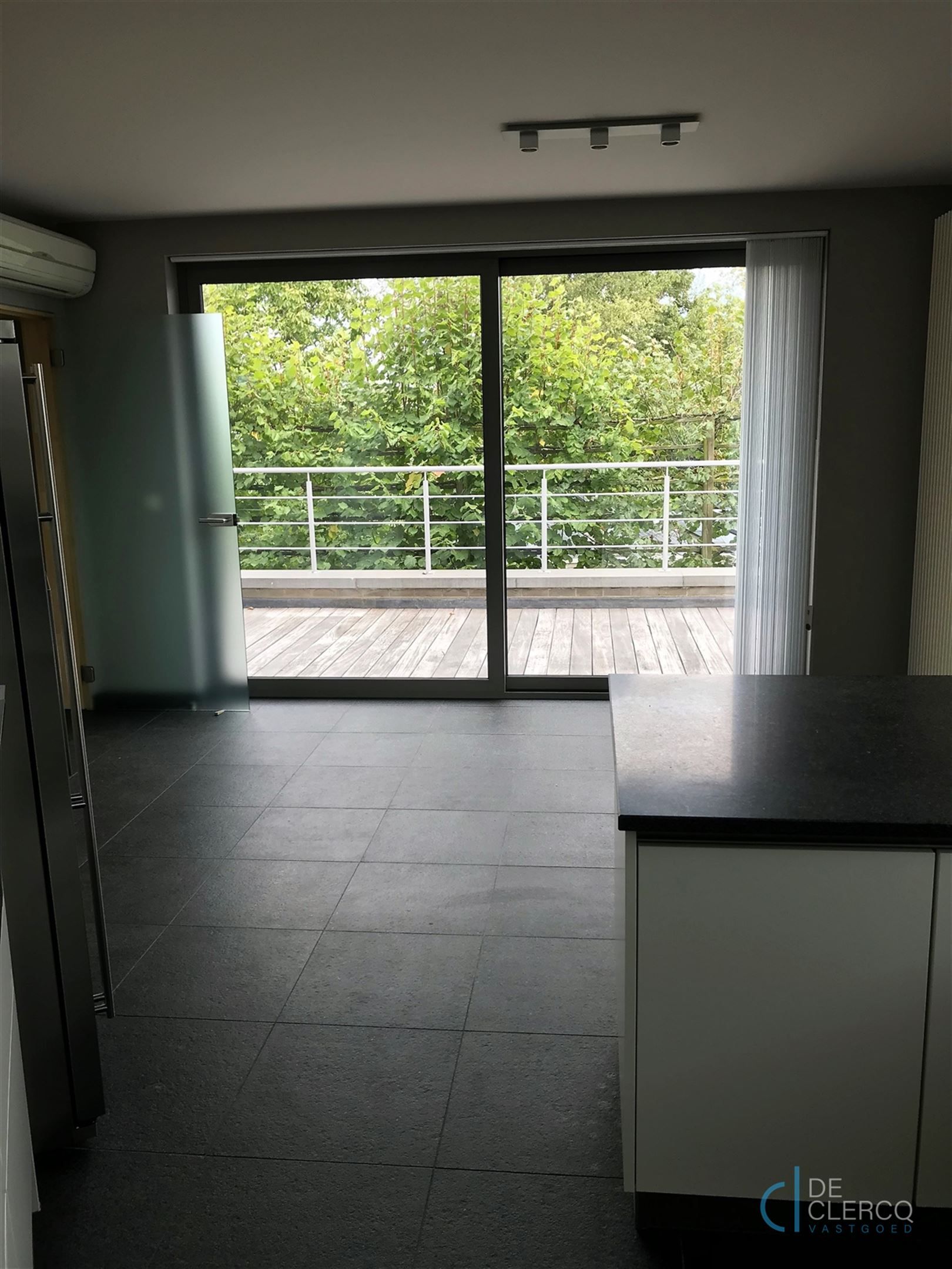 Mooi recent, luxueus en ruim appartement nabij Lochristi Dorp! foto 11