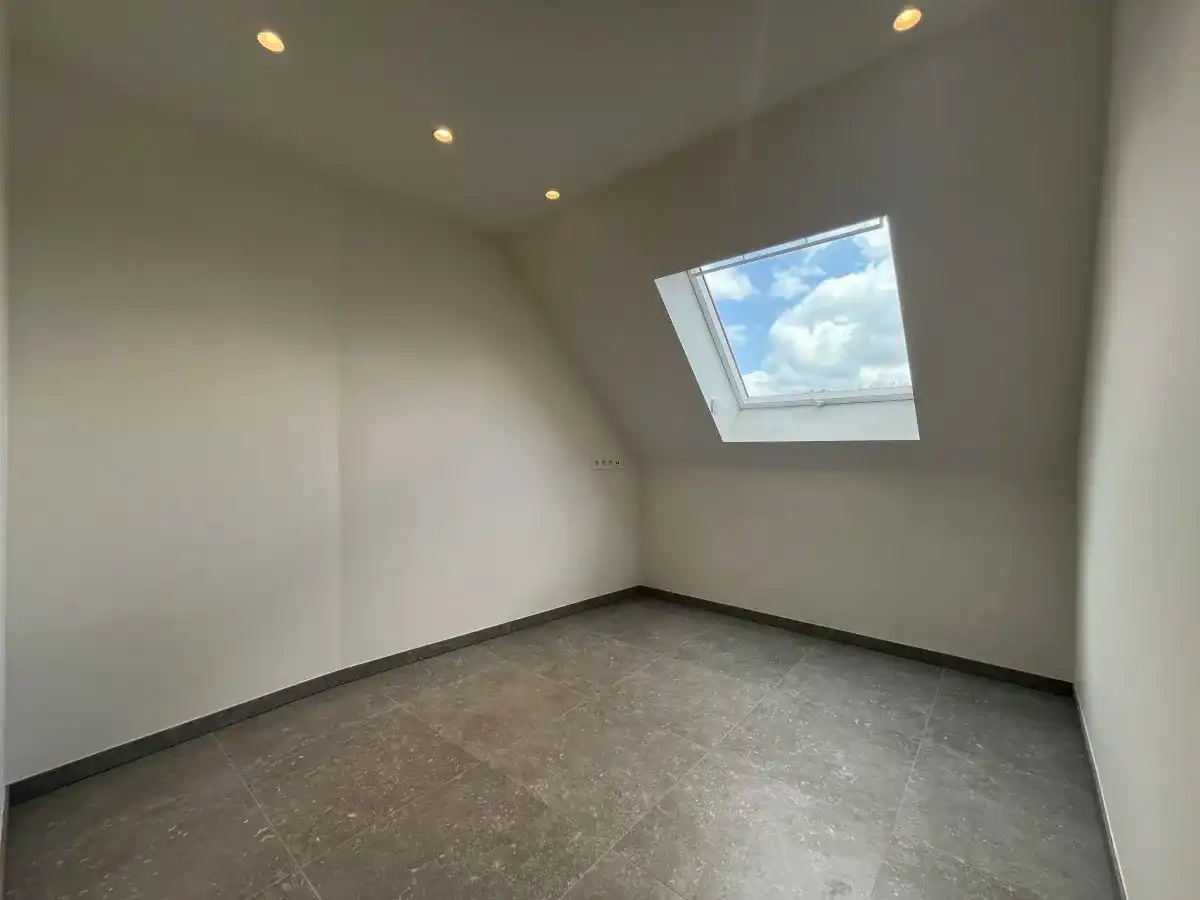 Dadizele – Ruime duplex met terras, tuin en staanplaats in het centrum foto 7