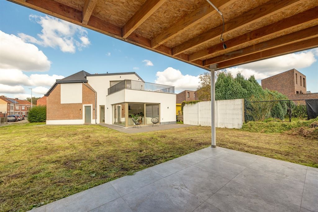 Gerenoveerde woning met grote zuidtuin foto 30